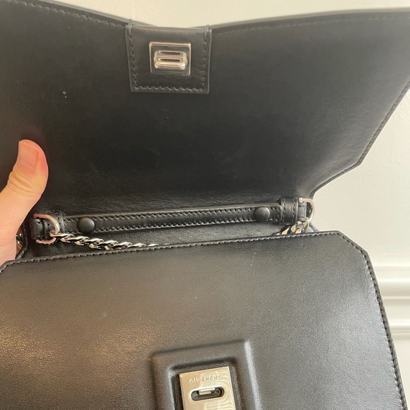 ❌Sold❌Givenchy Bow-Cut bag - Picture 4 of 11